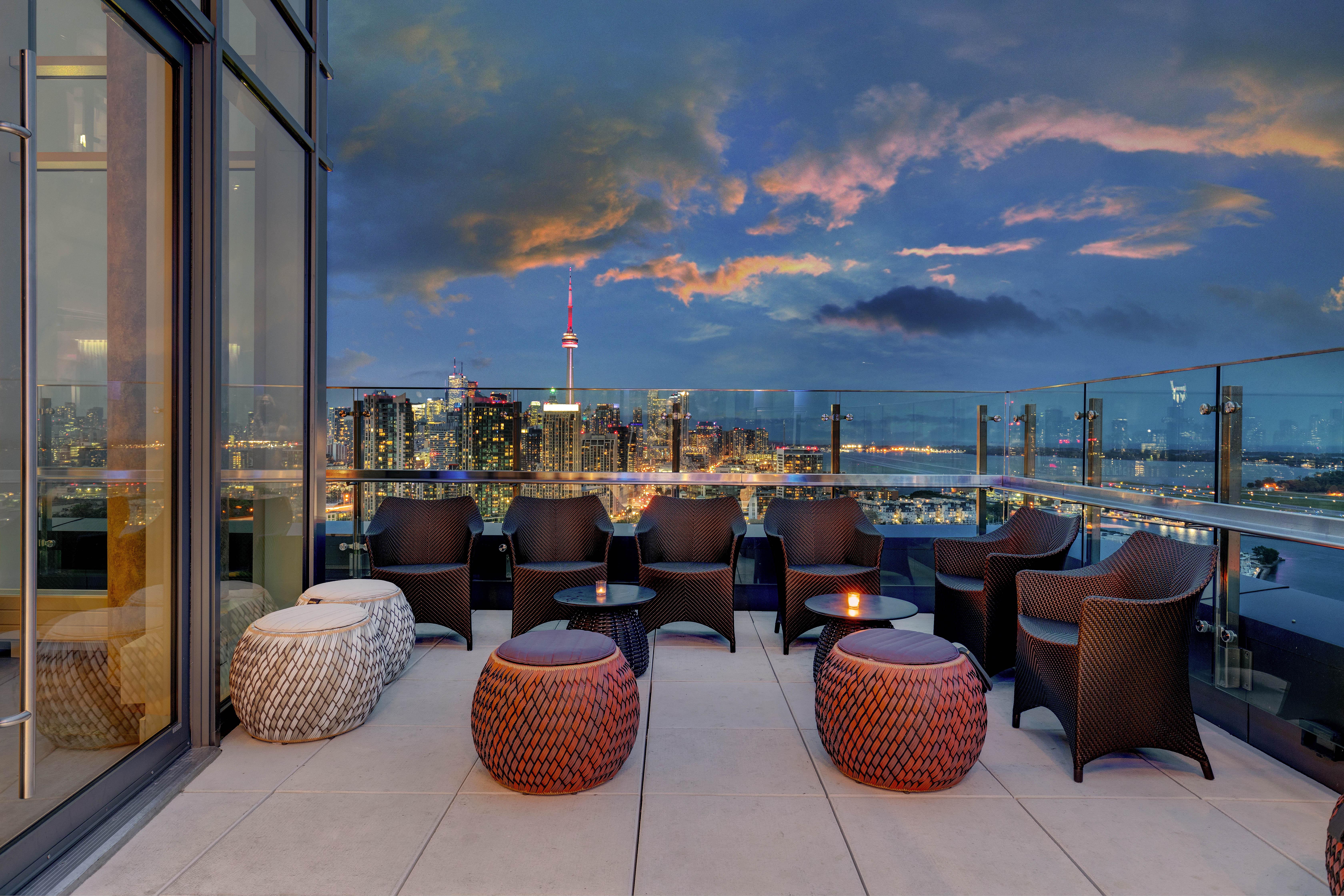 Hotel X Toronto, A Destination By Hyatt Hotel Eksteriør bilde View from the rooftop terrace