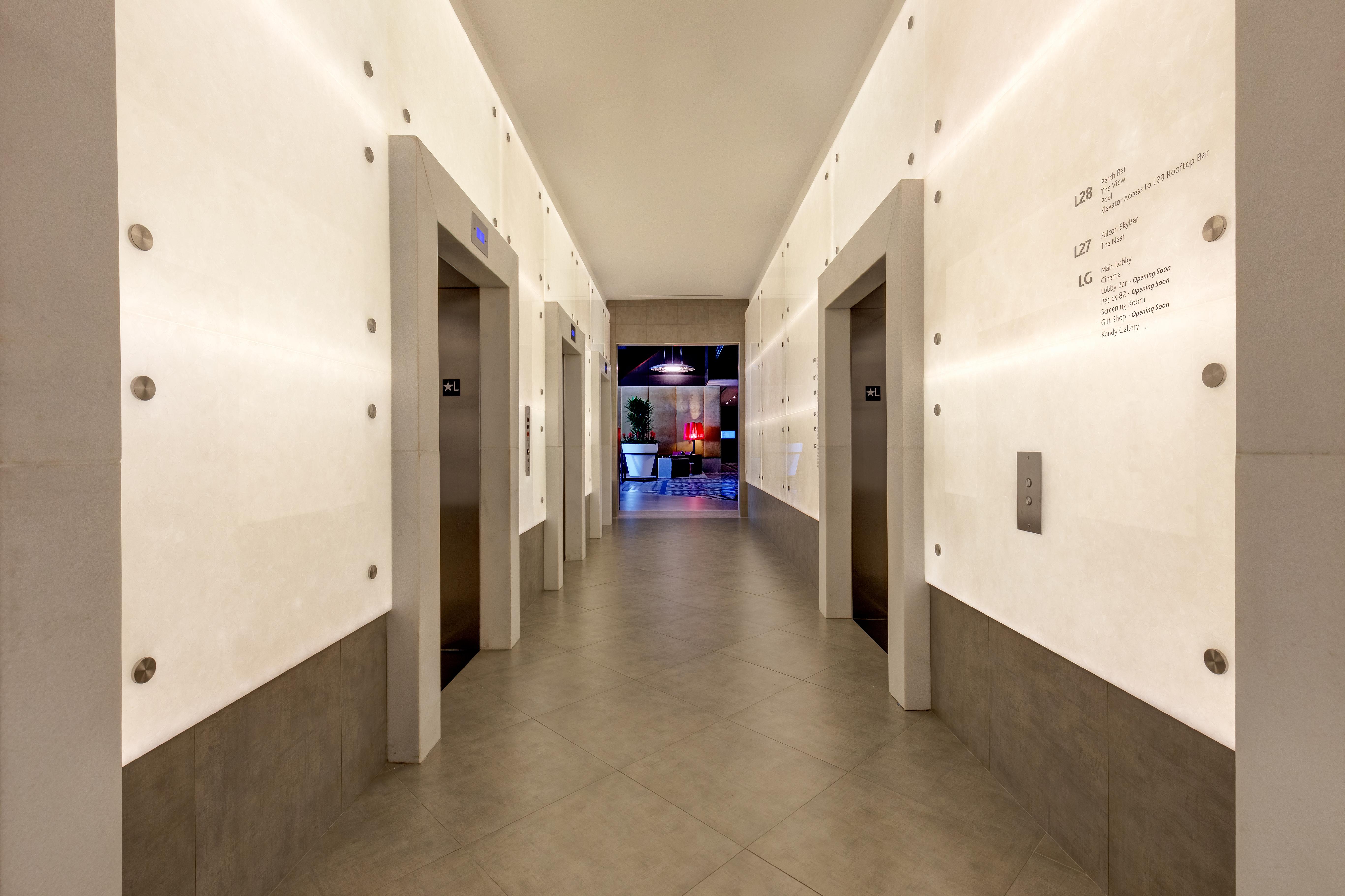 Hotel X Toronto, A Destination By Hyatt Hotel Eksteriør bilde Elevators at the 1st floor